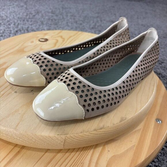 Bettye Muller Concept Janae Perforated Ballet Flats Womens 8.5 Leather Shoes - Picture 2 of 10